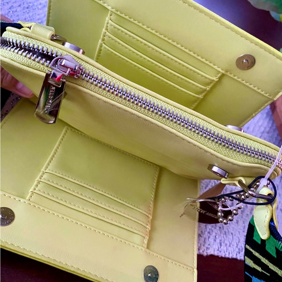 NWT! Gorgeous brand new Steve Madden bag in super fun lemon yellow color. - Picture 3 of 10